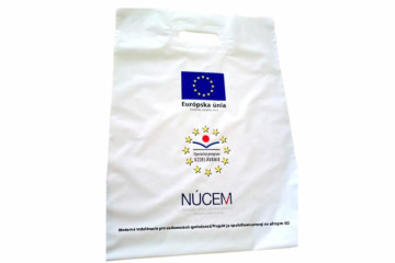Sítotisk logo NÚCEM na PE tašku Sitotisk logo NUCEM na PE tasku