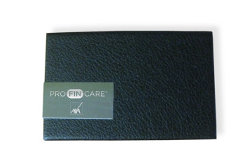 Gravirovanie laserom logo Axa na vizitkar