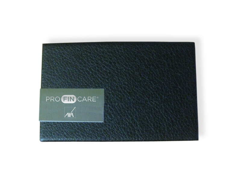 Gravirovanie laserom logo Axa na vizitkar