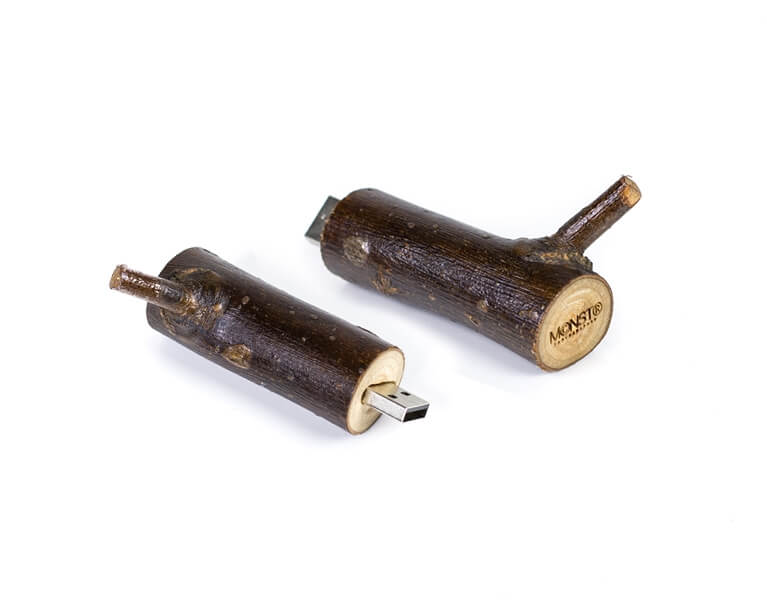 Gravirovanie laserom logo Monsto do USB kluc z dreva