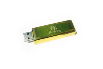 Gravirovanie laserom s logom eTwinning na USB kluc