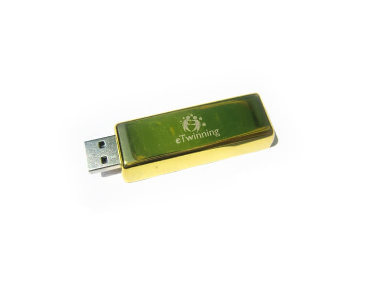 Gravirovanie laserom s logom eTwinning na USB kluc