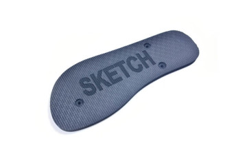 Gravirovanie logo Sketch na plazove slapky