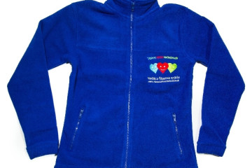 Výšivka logo Nadace štastné srdce na fleece bundu Vysivka logo Nadace stastne srdce na fleece bundu