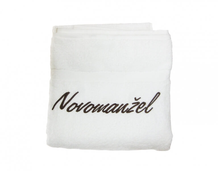 Vysivka logo Novomanzel na rucnik