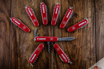 Nožíky na stole logo