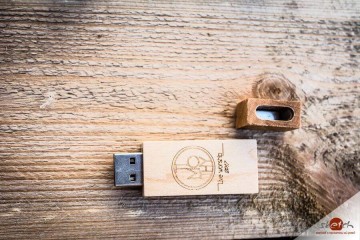 Drevené USB logo