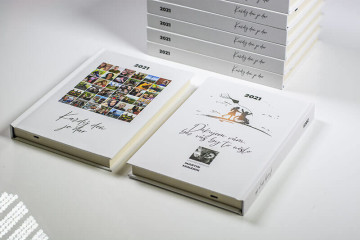 Predná a zadná strana diára logo