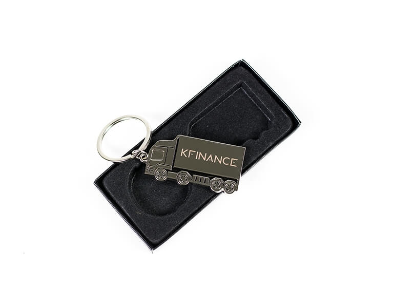 Gravírovanie laserom logo Kfinance na kľúčenku