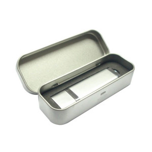 Stříbrná kovová krabička na USB