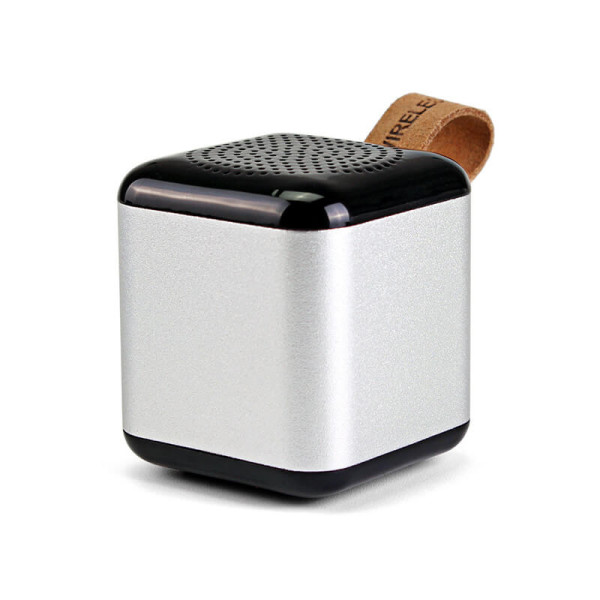 Praktický mini cube bluetooth reproduktor