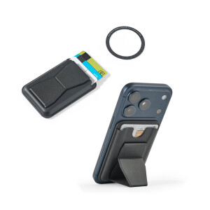 CONNOR. Magnetické pouzdro na karty vyrobené z PU kůže, snadno se připevňuje na zadní stranu mobilního telefonu, s RFID blokováním — černá