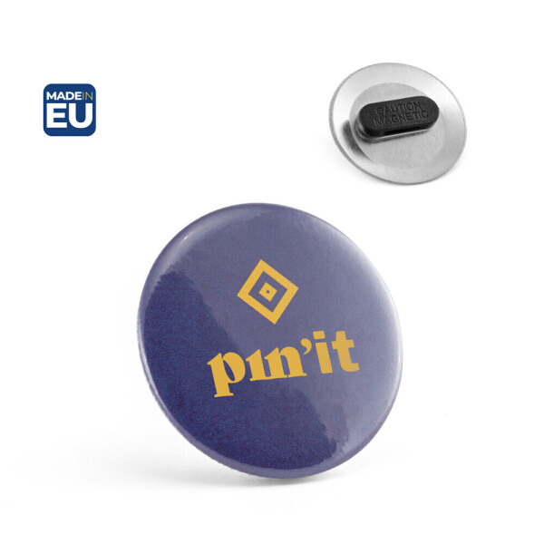 Button P'IN 8. Button P'IN 8. Odznak s dvojitou magnetickou sponou