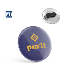 Button P'IN 8. Button P'IN 8. Odznak s dvojitou magnetickou sponou — stříbrná