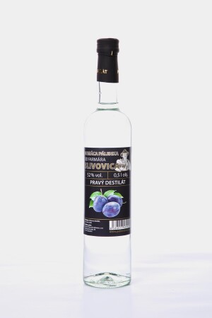 Domácí pálenka od FARMÁŘE – Slivovice 52%, 500 ml — transparentná